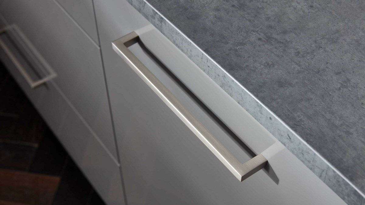 Interliving Küche Serie 3007 mit AEG Einbaugeräten – Bild 4