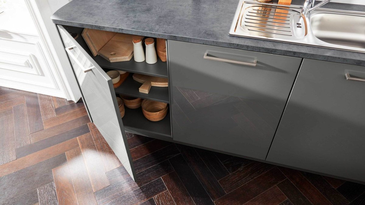 Interliving Küche Serie 3007 mit AEG Einbaugeräten – Bild 3